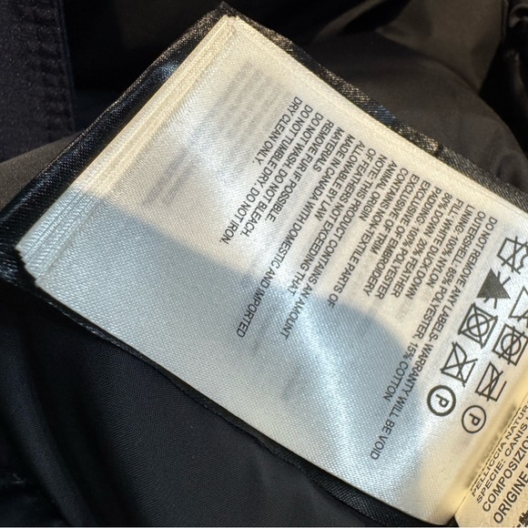 Men’s navy blue Canada Goose coat. Size medium. - Picture 6 of 10